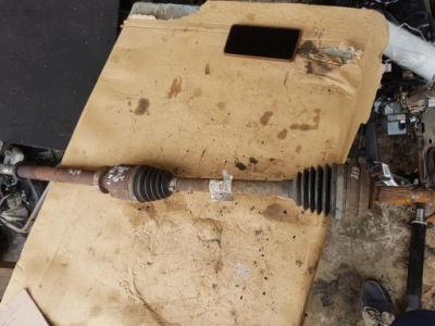 Приводной вал правая 1.4tce megane 3 кабриолет  391008683r фото №1