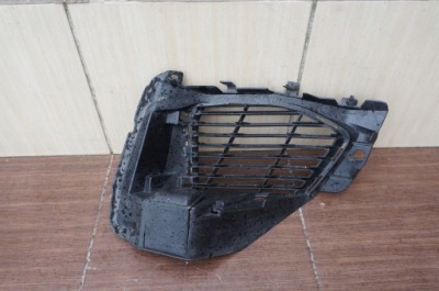 Решітка бампера r перед peugeot 3008 5008 ii 16- фото №1