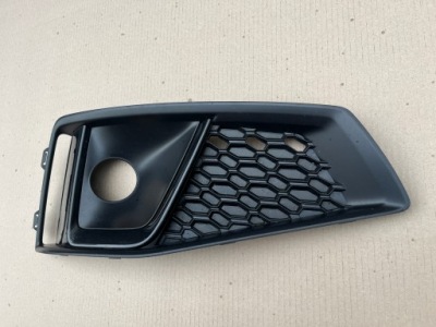 Решітка бампера права audi a4 b9 competition фото №1