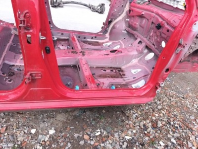 Toyota yaris 3 11-18 чверть поріг правий стійку  стійки 5 двері hb фото №1