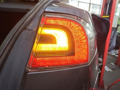 Лампа задняя правая tesla model s оригинальный номер фото №1