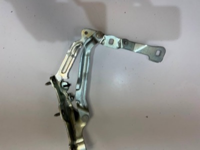 Tesla model 3 петля кришки задній правий 109282100c фото №1