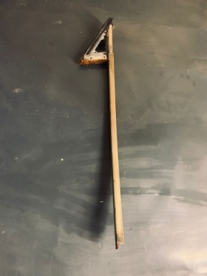 Mercedes w116 направляющая стекло дверь правый перед кронштейн зеркало фото №1