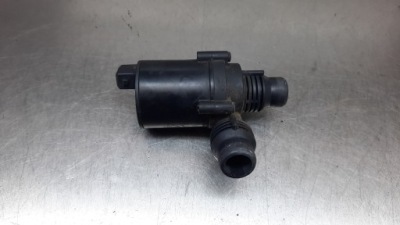 Додаткова помпа води 6917700 bmw e61 03-07r 2.0d фото №1