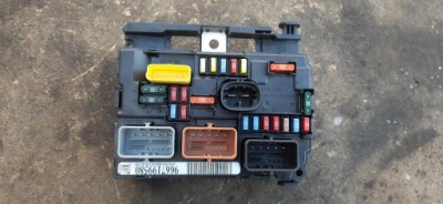 Коробка запобіжників модуль bsm citroen c3 ii 9667199580 фото №1