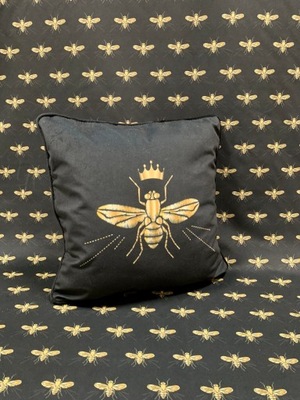 Poszewka na poduszkę Pszczoła w koronie