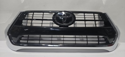 Решітка радіатора решітка радіатора бампера toyota hilux viii lift 20- 53111-0kb30 оригінал фото №1