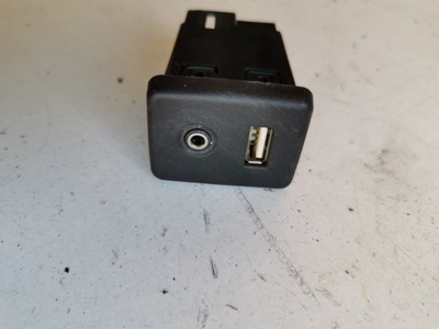 Opel insignia штекер разъём aux 22875063 фото №1