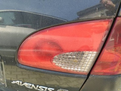 Лампа правая задняя w крышка багажника toyota avensis фото №1