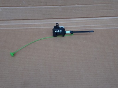 Volvo v60 привод крышка заливной топлива 861131-36 фото №1