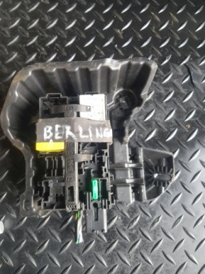 Коробка запобіжників citroen berlingo 9812661980 фото №1