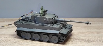 Tamiya Panzerkampfwagen VI Tygrys I skala 1:35 wystawiony układ jezdny
