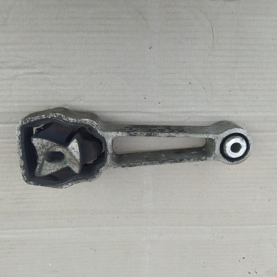 Volvo xc60 i 2.0d подушка кронштейн коробки передач фото №1