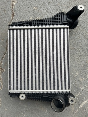 Интеркулер левый porsche macan 95b145803g фото №1