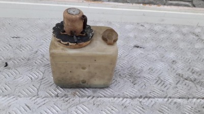 Wartburg 353 1.0l бачок омывателя помпа фото №1