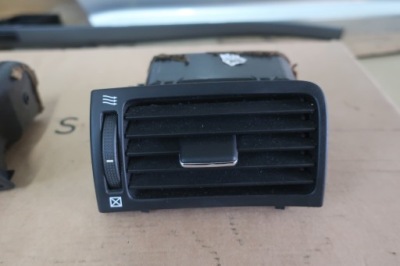 Toyota avensis t25 03- решітка обдув панелі ліва фото №1