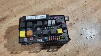 Коробка запобіжників opel astra h 1,7 cdti 13145043 фото №1