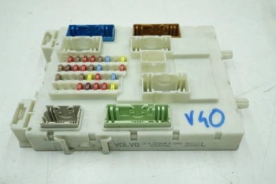Volvo v40 2014 рамка / модуль предохранителей фото №1