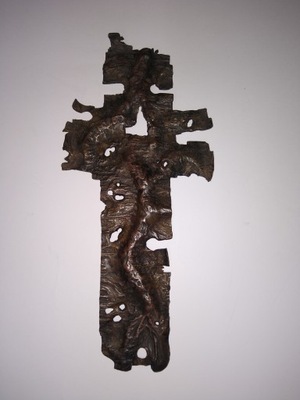 Krzyż mosiężny rzeźbiony