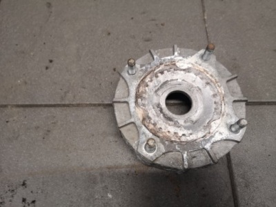 Кронштейн амортизатор задня vw touareg 7l0412321 фото №1