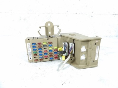 Subaru forester iii коробка запобіжників 82201fg010 фото №1