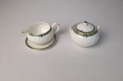 WEDGWOOD BONE CHINA MADE IN ENGLAND ''JADE '' CUKIERNICA PLUS MLECZIK