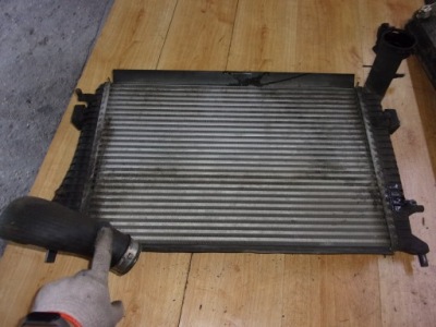 Vw passat b6 радиатор интеркулер 2.0 tdi фото №1