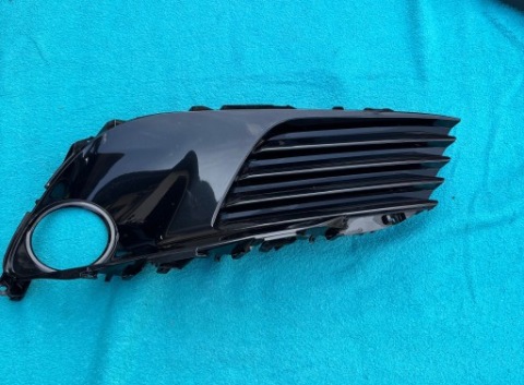 TOYOTA AURIS II LIFT, ПРАВА РЕШІТКА БІЧНА ZDERZAKA,HALOGEN 81481-02580 