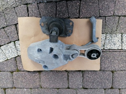 BRACKET ENGINE MASTER II 2.5 MOUNTING AIR BAGS  