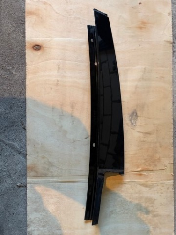 BMW F10 НАКЛАДКА СТІЙКИ СКЛА ДВЕРІ ЗАД ПРАВИЙ SHADOW ТРОСА 51357209716 OEM 