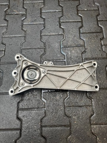 КРОНШТЕЙН ПІДПОРОЮ КОРОБКИ ПЕРЕДАЧ MASERATI 670003632 