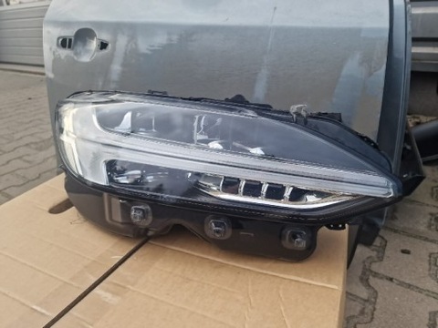 VOLVO S90 V90 LAMP FRONT RIGHT 32228683  