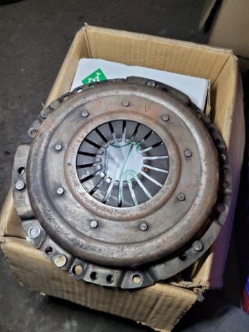 В ХОРОШОМУ СТАНІ ЗЧЕПЛЕННЯ BMW E30 316I M40B16 318I M40B18 M40 ДИСКОМ ЗАТИСКАЧ 