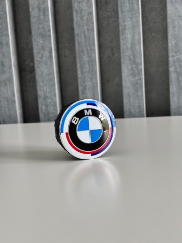 BMW JUDAMIEJI ОБЕРТАЛЬНЕ КОВПАЧКИ DO ДИСКІВ 56MM 3D КОМПЛЕКТ 4 ШТУКИ 50TH ANNIVERSARY 