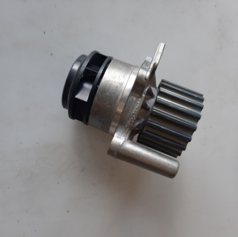 НАСОС ВОДИ VAG SEAT SKODA OE 045121019D /POMPOWTRYSK/ 