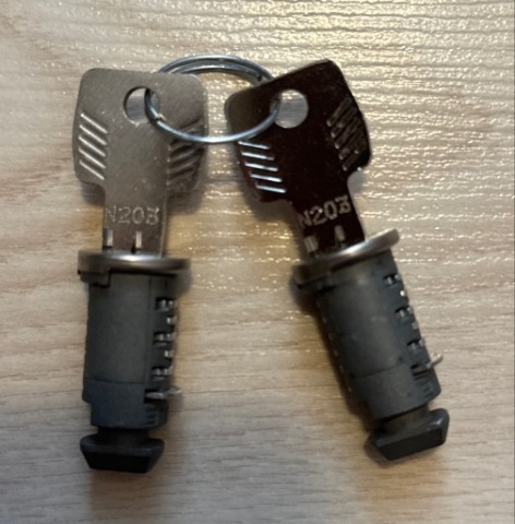 КЛЮЧІ I ЗАМКИ THULE N203 - 2 SZT. 