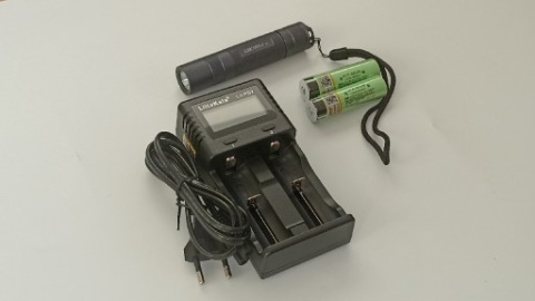 KOMPLET: ЛІХТАРИК CONVOY S2+, AKUMULATORY 18650 2SZT, ЗАРЯДНИЙ ПРИСТРІЙ LII-PD2 