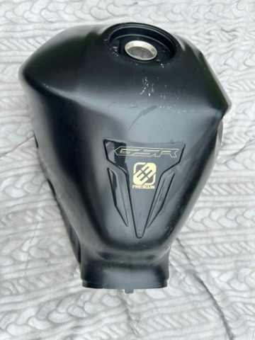 SUZUKI GSR 750 БАК 