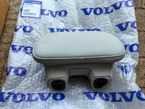ПОДГОЛОВНИК ЗАДНЕГО СИДЕНЬЯ ВНЕШНИЙ LEWY/PRAWY VOLVO V60 