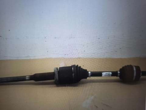 НАПІВВІСЬ P31325854 VOLVO XC 90 RH АБО LH (LEWA) 