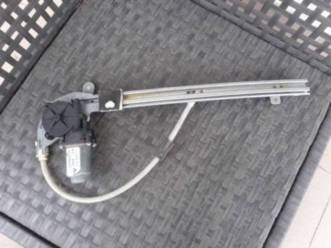 ПІДЙОМНИК СКЛА ПРАВИЙ ЗАД RENAULT LAGUNA II 8200000558 400670T7 