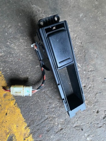 ГНІЗДО ПРИКУРЮВАЧА AUDI A4B6 8E0863284B 