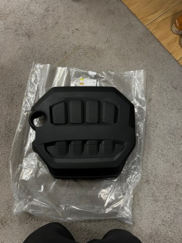 КРИШКА ДВИГУНА 06Q103925 VW SKODA SEAT 