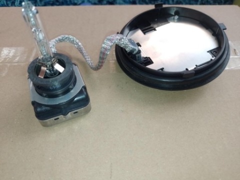 ПЕРЕТВОРЮВАЧ ФАРИ КСЕНОН LEXUS IS 3 ORGINALNA 85967-45010 