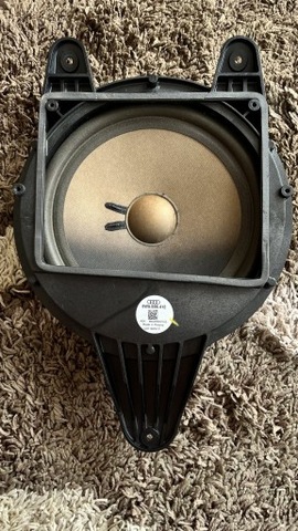 ALTAVOZ SUBWOOFER AUDI A4 B9  