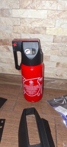 ВОГНЕГАСНИК АВТОМОБІЛЬНА 1KG Z KOSZYCZKIEM 