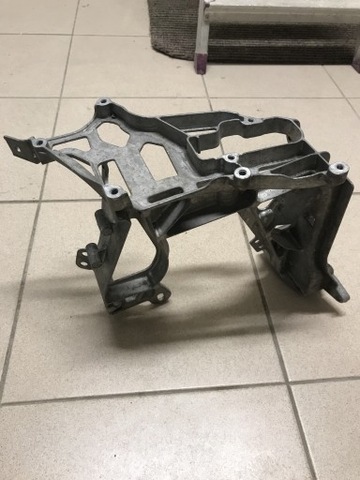 MERCEDES W205 SOPORTES LENTE IZQUIERDO A2056221600  