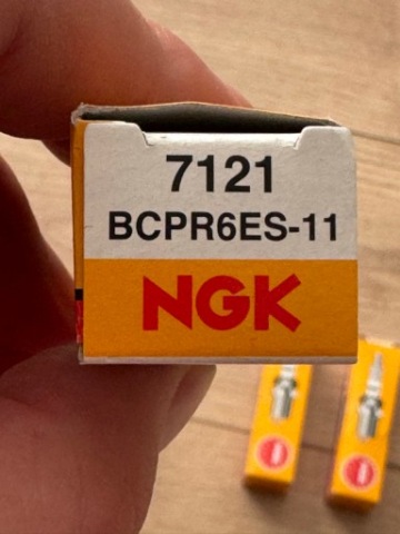 NGK СВІЧКА ЗАПАЛЮВАННЯ NIKLOWA BCPR6ES-11 7121 4 ШТУКИ КОМПЛЕКТ 
