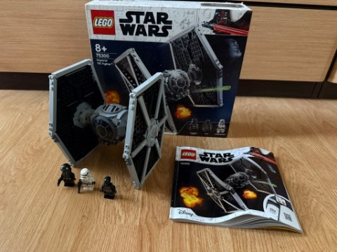 LEGO Star Wars 75300 Myśliwiec TIE rozłożony