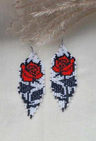 Kolczyki z japońskich koralików. 